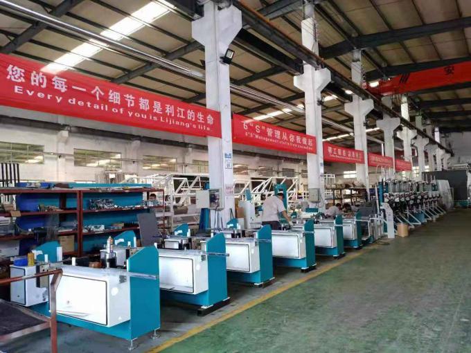 Ai Sistemli Dikey Isıcam Üretim Hattı Gaz Dolum ve Presleme Robotu 9