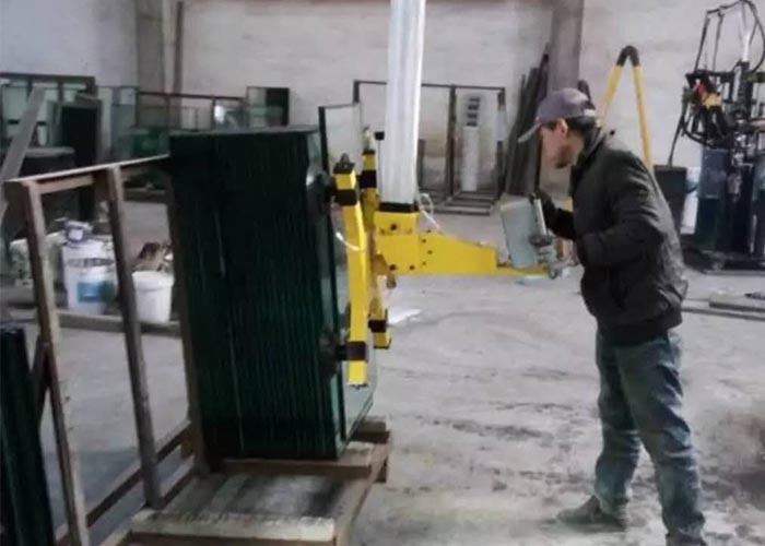 Kaldırma Konsol Vinç 800KG Yalıtım Camı Üretim Hattı ve Dört emici ile Cam Vinç