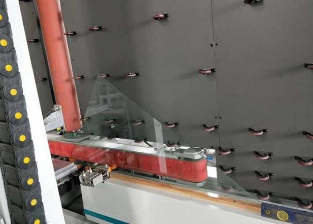 50m / dak Düşük E Yalıtım Camı Makinesi Sızdırmazlık Robotlu Çift Cam Sızdırmazlık Pompası