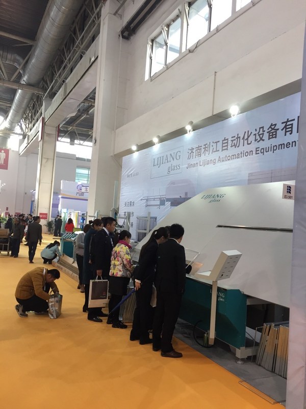 Otomatik spacer bükme makinesi, yalıtım camının alüminyum çerçevelerini yapmak için özel bir ekipman