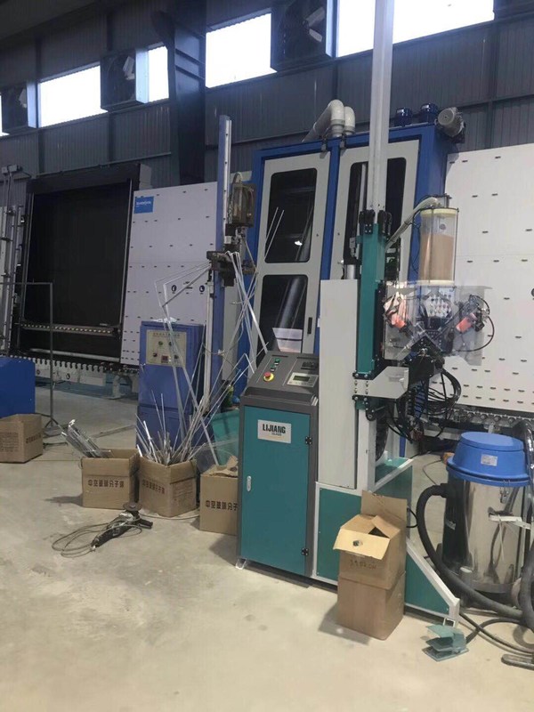 Kurutucu Dolum Makinesi, ara çerçevelerde otomatik olarak delik delme işlemlerini otomatik olarak gerçekleştirebilir