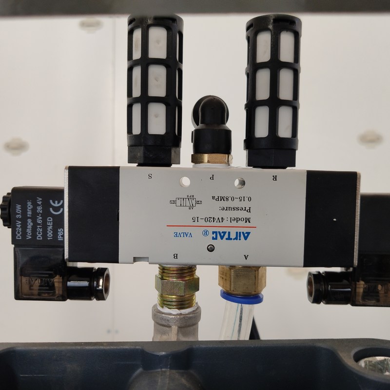 Yüksek çözünürlüklü Dokunmatik Ekranlı CNC İzoleli Cam İçi Boş Cam Sızdırmazlık Robotu Kaplama Makinesi