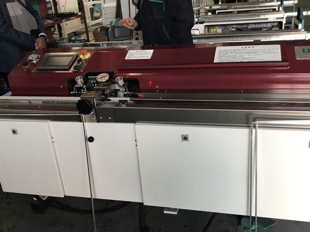 Çift Cam Sızdırmazlık İçin Kaplama Aralayıcı Çerçeve İçin Kullanılan Otomatik Butil Ekstruder Makinesi