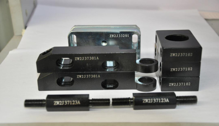 Renk Özelleştirilmiş Doğru Açı ± 0.5mm Spacer Bükme Makinesi