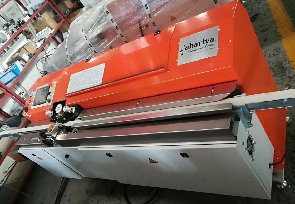 Çift Camlı Cam Makinesi İçin Ekstrüzyon Kaplama 47m / dak Sıcak Eriyik Butil Makinesi