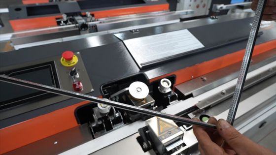 Kaplama Alüminyum Aralayıcı Çerçeve İçin 47m / dak Otomatik Butil Ekstruder Makinesi